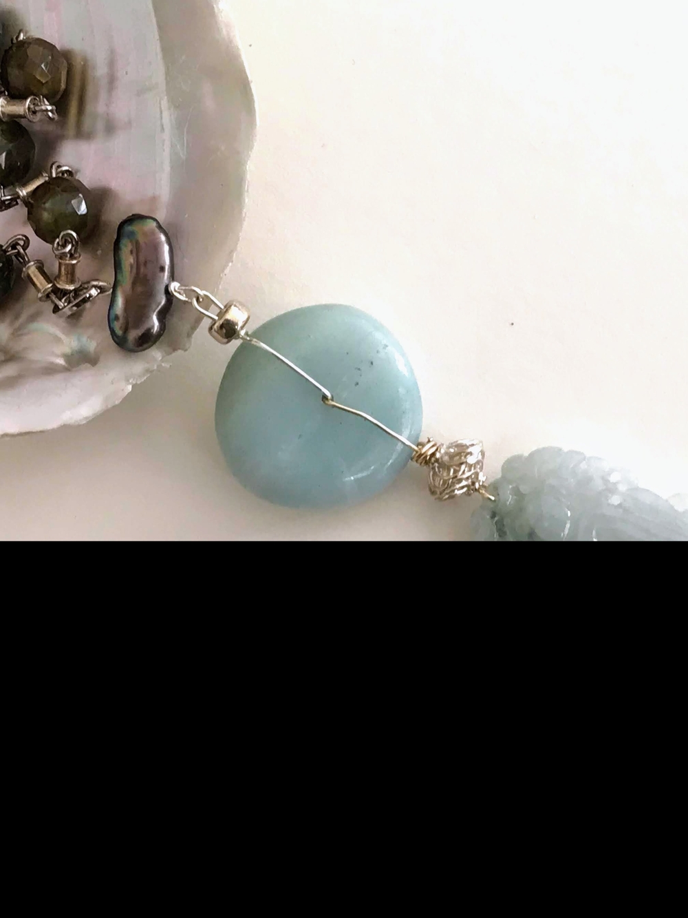 Necklace With Black Precious Stone Beads Go With Jade Pendant